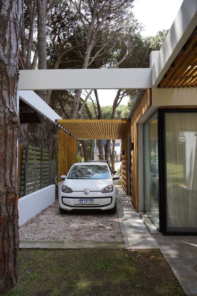Casa en alquiler con piscina climatizada Pinamar