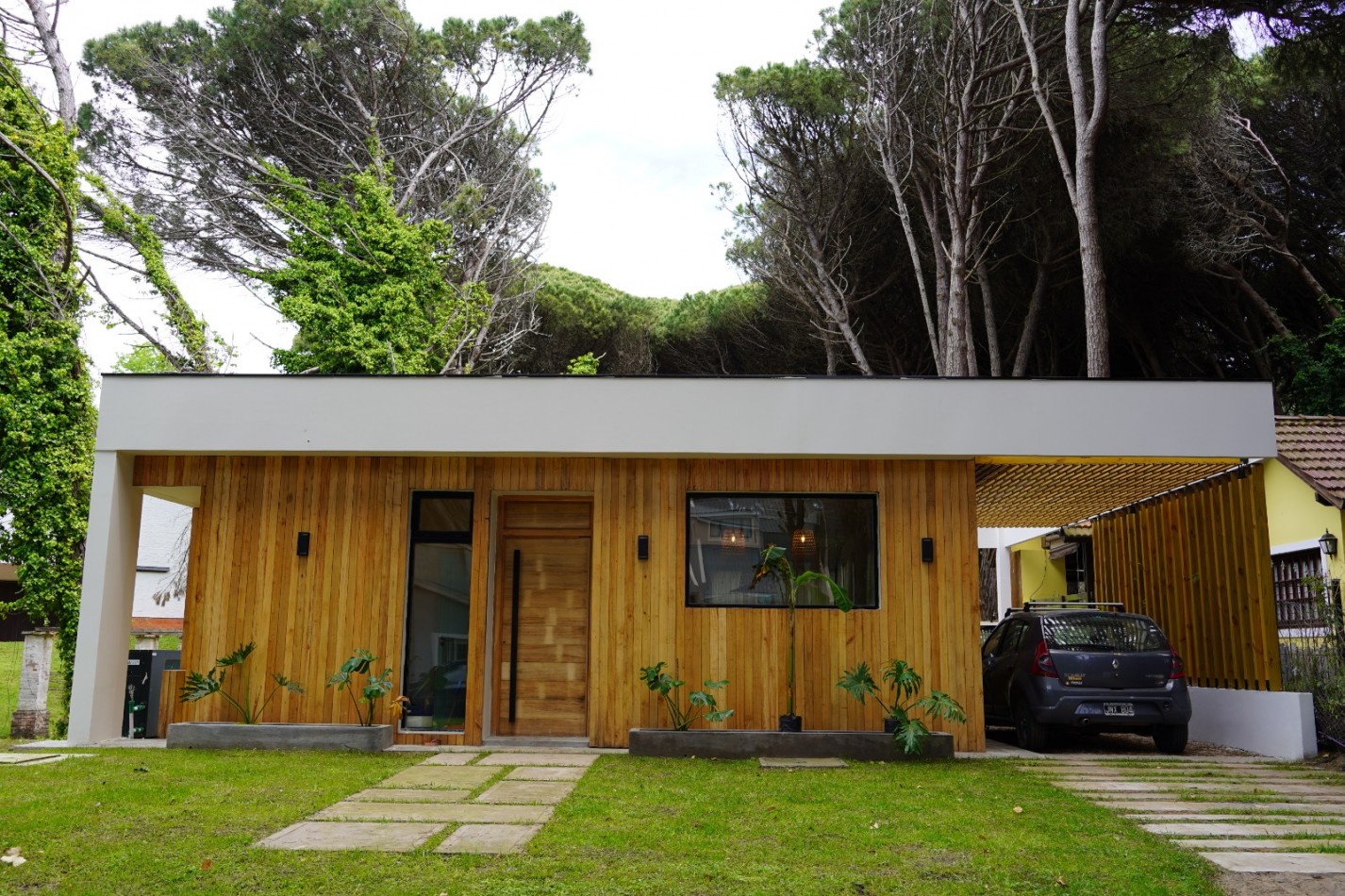 Casa en alquiler con piscina climatizada Pinamar